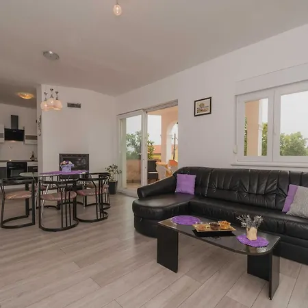 Apartment Lavanda - Four Bedroom With Hot Tub And Terrace Opatija