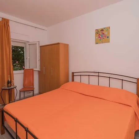 Apartment Lavanda - Four Bedroom With Hot Tub And Terrace *