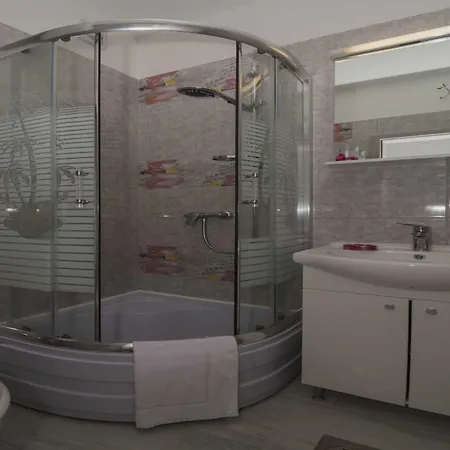 Lavanda - Four Bedroom With Hot Tub And Terrace Apartment