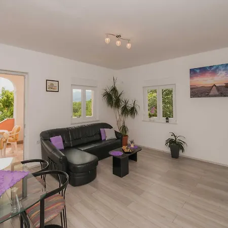 Apartment Lavanda - Four Bedroom With Hot Tub And Terrace *
