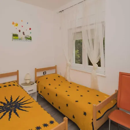 Apartment Lavanda - Four Bedroom With Hot Tub And Terrace *